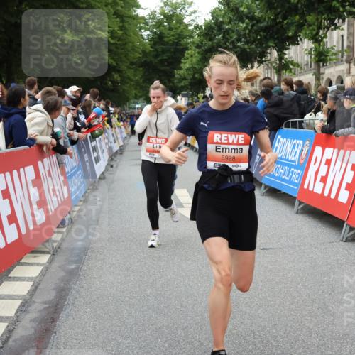 14.06.2026 - REWE Women's Run Strokosch-Dieckow http://msf.ph/oto/9768760 14.06.2026 10:59:45 Ziel 5117, 5418, 5536, 5560, 5590, 5634, 5642, 5928, 6016, 6017 meine-sportfotos.de