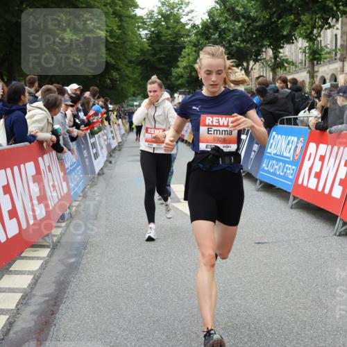 14.06.2026 - REWE Women's Run Strokosch-Dieckow http://msf.ph/oto/9768769 14.06.2026 10:59:45 Ziel 5117, 5418, 5536, 5560, 5590, 5634, 5642, 5928, 6016, 6017 meine-sportfotos.de