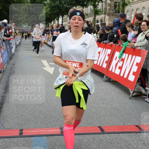 14.06.2026 - REWE Women's Run Strokosch-Dieckow http://msf.ph/oto/9768820 14.06.2026 10:59:42 Ziel 5032, 5117, 5418, 5536, 5590, 5634, 5642, 5701, 5928, 6016 meine-sportfotos.de