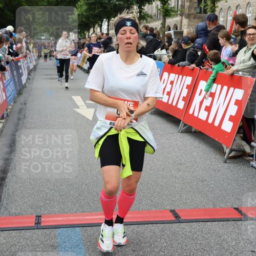 14.06.2026 - REWE Women's Run Strokosch-Dieckow http://msf.ph/oto/9768843 14.06.2026 10:59:42 Ziel 5032, 5117, 5418, 5536, 5590, 5634, 5642, 5701, 5928, 6016 meine-sportfotos.de