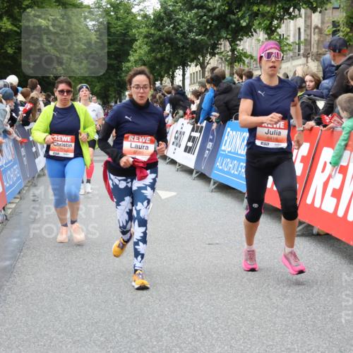14.06.2026 - REWE Women's Run Strokosch-Dieckow http://msf.ph/oto/9768903 14.06.2026 10:59:39 Ziel 5032, 5117, 5404, 5409, 5418, 5536, 5590, 5634, 5701, 6016 meine-sportfotos.de