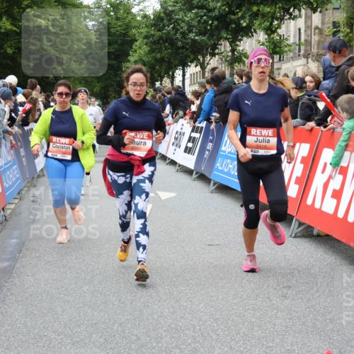 14.06.2026 - REWE Women's Run Strokosch-Dieckow http://msf.ph/oto/9768916 14.06.2026 10:59:39 Ziel 5032, 5117, 5404, 5409, 5418, 5536, 5590, 5634, 5701, 6016 meine-sportfotos.de
