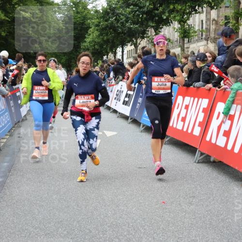 14.06.2026 - REWE Women's Run Strokosch-Dieckow http://msf.ph/oto/9768950 14.06.2026 10:59:39 Ziel 5032, 5117, 5404, 5409, 5418, 5536, 5590, 5634, 5701, 6016 meine-sportfotos.de