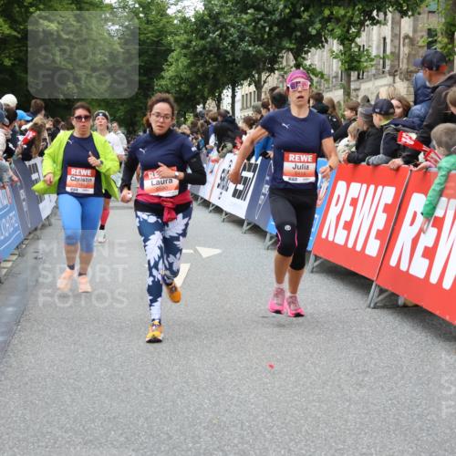 14.06.2026 - REWE Women's Run Strokosch-Dieckow http://msf.ph/oto/9768963 14.06.2026 10:59:39 Ziel 5032, 5117, 5404, 5409, 5418, 5536, 5590, 5634, 5701, 6016 meine-sportfotos.de