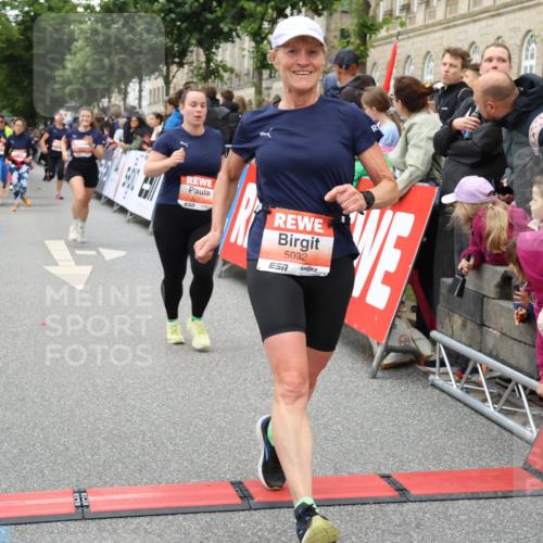 14.06.2026 - REWE Women's Run Strokosch-Dieckow http://msf.ph/oto/9769073 14.06.2026 10:59:35 Ziel 5032, 5117, 5404, 5409, 5418, 5701 meine-sportfotos.de