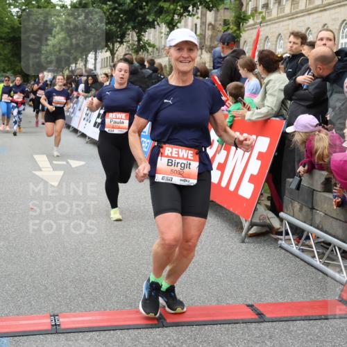 14.06.2026 - REWE Women's Run Strokosch-Dieckow http://msf.ph/oto/9769093 14.06.2026 10:59:35 Ziel 5032, 5117, 5404, 5409, 5418, 5701 meine-sportfotos.de
