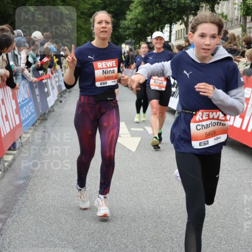 14.06.2026 - REWE Women's Run Strokosch-Dieckow http://msf.ph/oto/9769110 14.06.2026 10:59:33 Ziel 5032, 5172, 5404, 5409, 5701 meine-sportfotos.de