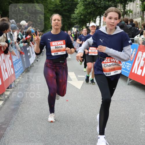 14.06.2026 - REWE Women's Run Strokosch-Dieckow http://msf.ph/oto/9769132 14.06.2026 10:59:33 Ziel 5032, 5172, 5404, 5409, 5701 meine-sportfotos.de