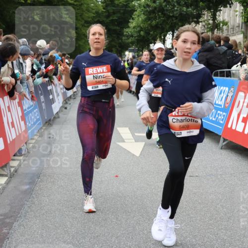 14.06.2026 - REWE Women's Run Strokosch-Dieckow http://msf.ph/oto/9769142 14.06.2026 10:59:32 Ziel 5032, 5172, 5337, 5404, 5409, 5635, 5701 meine-sportfotos.de