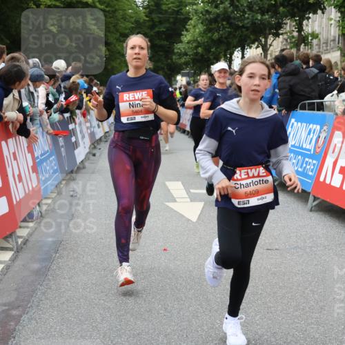 14.06.2026 - REWE Women's Run Strokosch-Dieckow http://msf.ph/oto/9769153 14.06.2026 10:59:32 Ziel 5032, 5172, 5337, 5404, 5409, 5635, 5701 meine-sportfotos.de