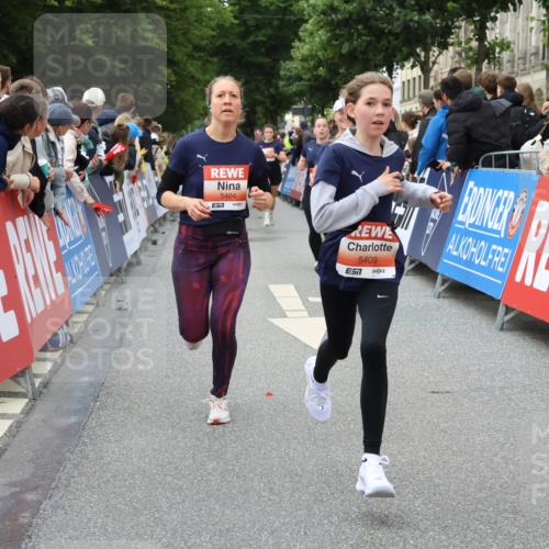 14.06.2026 - REWE Women's Run Strokosch-Dieckow http://msf.ph/oto/9769184 14.06.2026 10:59:32 Ziel 5032, 5172, 5337, 5404, 5409, 5635, 5701 meine-sportfotos.de