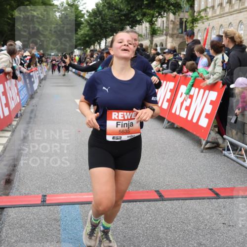 14.06.2026 - REWE Women's Run Strokosch-Dieckow http://msf.ph/oto/9769195 14.06.2026 10:59:24 Ziel 5095, 5172, 5337, 5635, 5731, 6011, 6020, 6054, 6056 meine-sportfotos.de