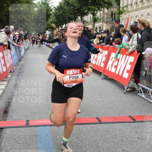 14.06.2026 - REWE Women's Run Strokosch-Dieckow http://msf.ph/oto/9769207 14.06.2026 10:59:24 Ziel 5095, 5172, 5337, 5635, 5731, 6011, 6020, 6054, 6056 meine-sportfotos.de