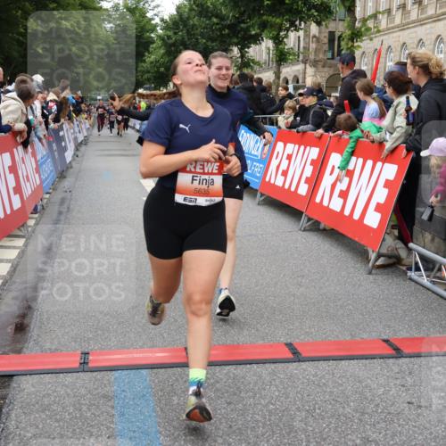 14.06.2026 - REWE Women's Run Strokosch-Dieckow http://msf.ph/oto/9769229 14.06.2026 10:59:24 Ziel 5095, 5172, 5337, 5635, 5731, 6011, 6020, 6054, 6056 meine-sportfotos.de