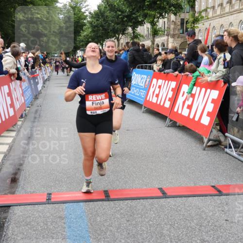 14.06.2026 - REWE Women's Run Strokosch-Dieckow http://msf.ph/oto/9769260 14.06.2026 10:59:24 Ziel 5095, 5172, 5337, 5635, 5731, 6011, 6020, 6054, 6056 meine-sportfotos.de