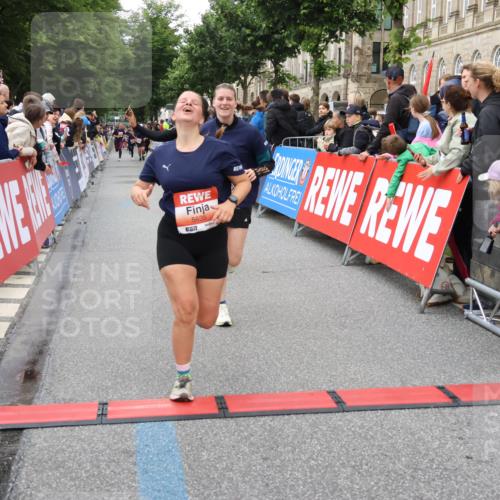 14.06.2026 - REWE Women's Run Strokosch-Dieckow http://msf.ph/oto/9769269 14.06.2026 10:59:24 Ziel 5095, 5172, 5337, 5635, 5731, 6011, 6020, 6054, 6056 meine-sportfotos.de