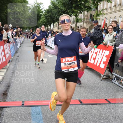 14.06.2026 - REWE Women's Run Strokosch-Dieckow http://msf.ph/oto/9769301 14.06.2026 10:59:23 Ziel 5095, 5172, 5337, 5635, 5731, 6011, 6020, 6054, 6056 meine-sportfotos.de