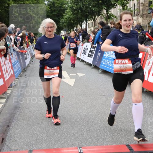 14.06.2026 - REWE Women's Run Strokosch-Dieckow http://msf.ph/oto/9769320 14.06.2026 10:59:20 Ziel 5095, 5337, 5635, 5675, 5731, 6011, 6020, 6054, 6056 meine-sportfotos.de