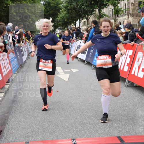 14.06.2026 - REWE Women's Run Strokosch-Dieckow http://msf.ph/oto/9769351 14.06.2026 10:59:20 Ziel 5095, 5337, 5635, 5675, 5731, 6011, 6020, 6054, 6056 meine-sportfotos.de