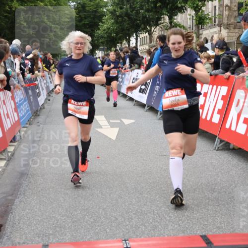 14.06.2026 - REWE Women's Run Strokosch-Dieckow http://msf.ph/oto/9769359 14.06.2026 10:59:20 Ziel 5095, 5337, 5635, 5675, 5731, 6011, 6020, 6054, 6056 meine-sportfotos.de