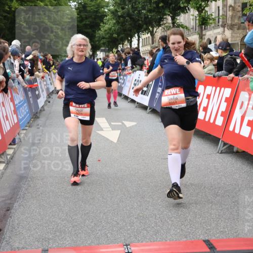14.06.2026 - REWE Women's Run Strokosch-Dieckow http://msf.ph/oto/9769369 14.06.2026 10:59:20 Ziel 5095, 5337, 5635, 5675, 5731, 6011, 6020, 6054, 6056 meine-sportfotos.de