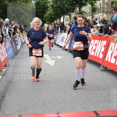 14.06.2026 - REWE Women's Run Strokosch-Dieckow http://msf.ph/oto/9769380 14.06.2026 10:59:20 Ziel 5095, 5337, 5635, 5675, 5731, 6011, 6020, 6054, 6056 meine-sportfotos.de