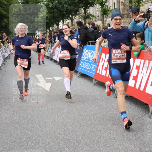 14.06.2026 - REWE Women's Run Strokosch-Dieckow http://msf.ph/oto/9769394 14.06.2026 10:59:19 Ziel 5095, 5595, 5675, 5731, 6011, 6020, 6054, 6056 meine-sportfotos.de