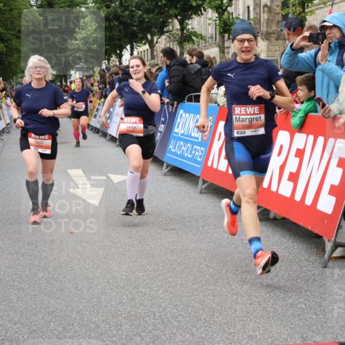 14.06.2026 - REWE Women's Run Strokosch-Dieckow http://msf.ph/oto/9769405 14.06.2026 10:59:19 Ziel 5095, 5595, 5675, 5731, 6011, 6020, 6054, 6056 meine-sportfotos.de