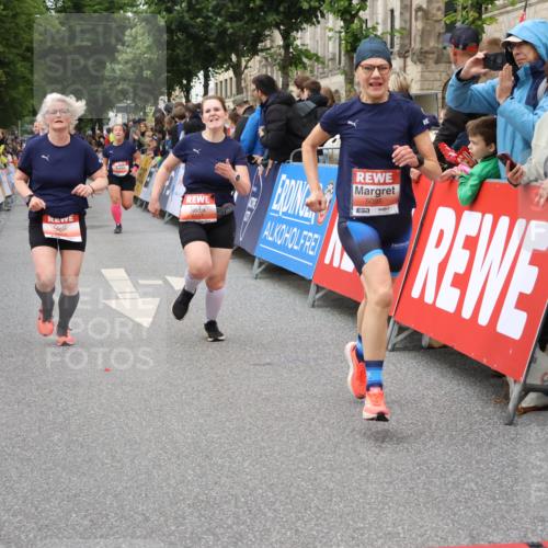 14.06.2026 - REWE Women's Run Strokosch-Dieckow http://msf.ph/oto/9769415 14.06.2026 10:59:19 Ziel 5095, 5595, 5675, 5731, 6011, 6020, 6054, 6056 meine-sportfotos.de