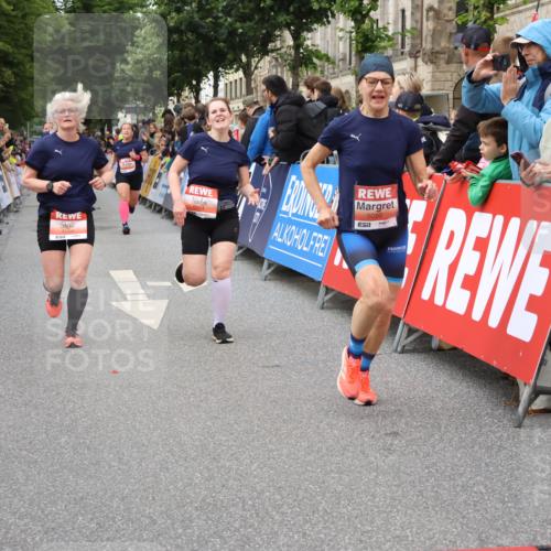 14.06.2026 - REWE Women's Run Strokosch-Dieckow http://msf.ph/oto/9769426 14.06.2026 10:59:19 Ziel 5095, 5595, 5675, 5731, 6011, 6020, 6054, 6056 meine-sportfotos.de