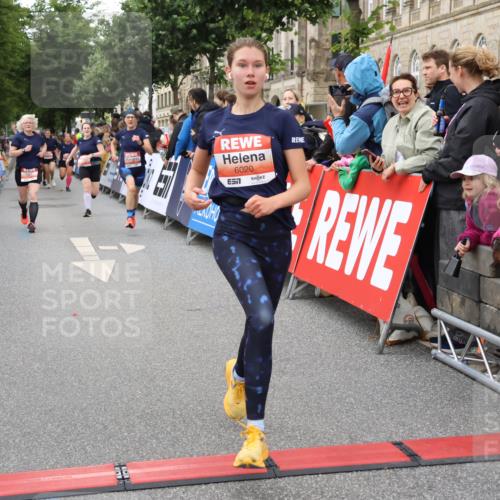 14.06.2026 - REWE Women's Run Strokosch-Dieckow http://msf.ph/oto/9769436 14.06.2026 10:59:17 Ziel 5095, 5595, 5675, 5986, 6020, 6054, 6056 meine-sportfotos.de