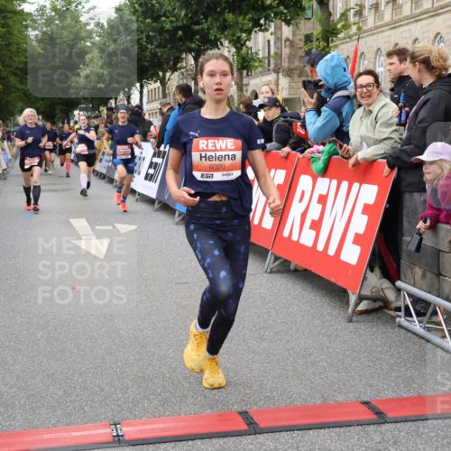 14.06.2026 - REWE Women's Run Strokosch-Dieckow http://msf.ph/oto/9769448 14.06.2026 10:59:17 Ziel 5095, 5595, 5675, 5986, 6020, 6054, 6056 meine-sportfotos.de
