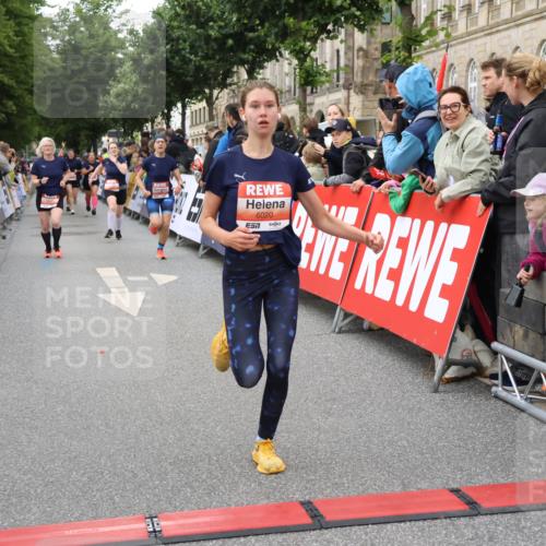 14.06.2026 - REWE Women's Run Strokosch-Dieckow http://msf.ph/oto/9769460 14.06.2026 10:59:17 Ziel 5095, 5595, 5675, 5986, 6020, 6054, 6056 meine-sportfotos.de
