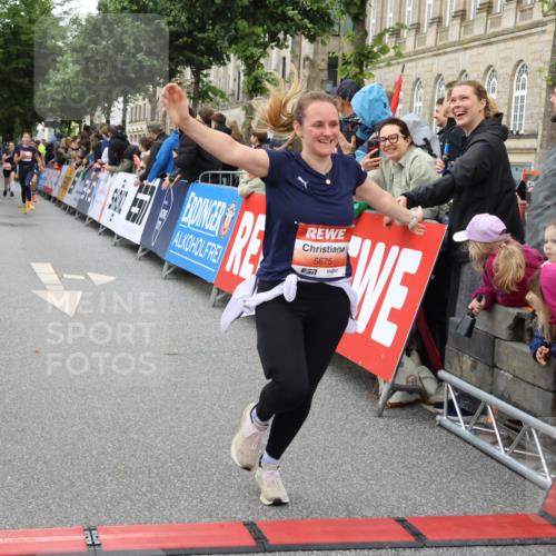14.06.2026 - REWE Women's Run Strokosch-Dieckow http://msf.ph/oto/9769494 14.06.2026 10:59:13 Ziel 5595, 5675, 5703, 5986, 6020 meine-sportfotos.de