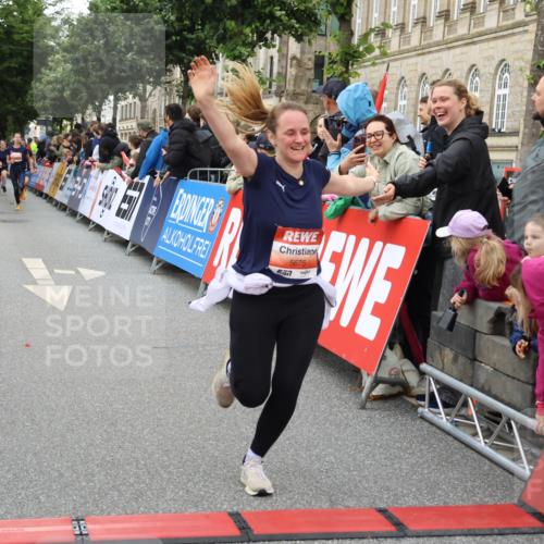 14.06.2026 - REWE Women's Run Strokosch-Dieckow http://msf.ph/oto/9769505 14.06.2026 10:59:13 Ziel 5595, 5675, 5703, 5986, 6020 meine-sportfotos.de