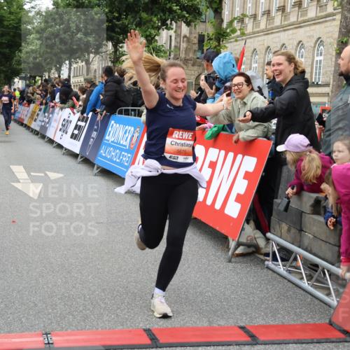 14.06.2026 - REWE Women's Run Strokosch-Dieckow http://msf.ph/oto/9769516 14.06.2026 10:59:13 Ziel 5595, 5675, 5703, 5986, 6020 meine-sportfotos.de