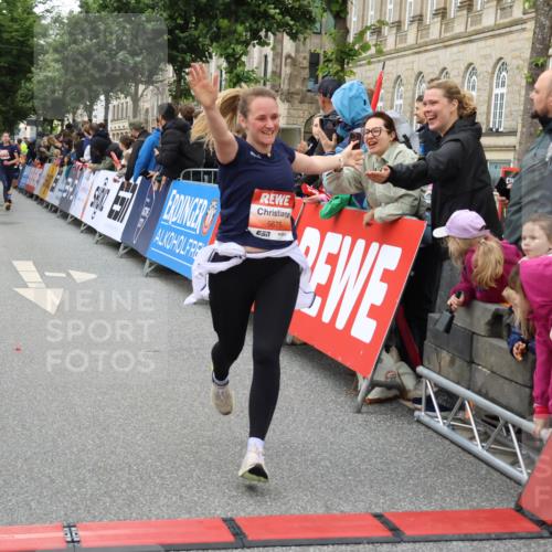 14.06.2026 - REWE Women's Run Strokosch-Dieckow http://msf.ph/oto/9769526 14.06.2026 10:59:13 Ziel 5595, 5675, 5703, 5986, 6020 meine-sportfotos.de