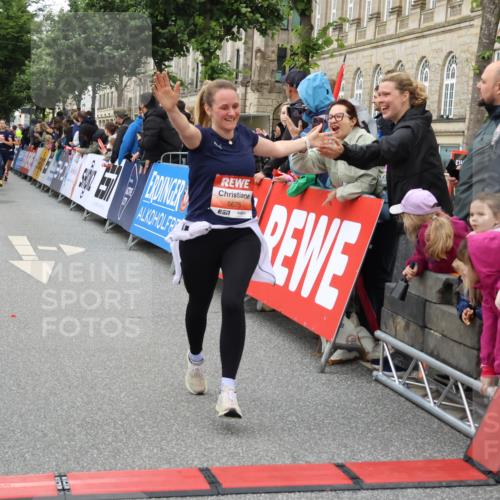 14.06.2026 - REWE Women's Run Strokosch-Dieckow http://msf.ph/oto/9769535 14.06.2026 10:59:13 Ziel 5595, 5675, 5703, 5986, 6020 meine-sportfotos.de