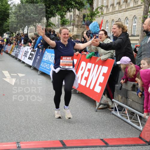 14.06.2026 - REWE Women's Run Strokosch-Dieckow http://msf.ph/oto/9769546 14.06.2026 10:59:13 Ziel 5595, 5675, 5703, 5986, 6020 meine-sportfotos.de