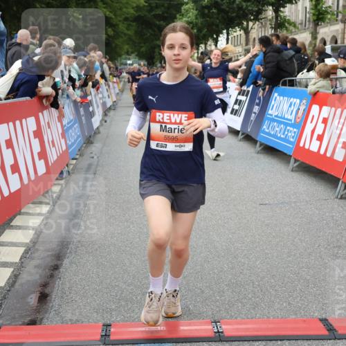 14.06.2026 - REWE Women's Run Strokosch-Dieckow http://msf.ph/oto/9769624 14.06.2026 10:59:11 Ziel 5142, 5376, 5595, 5675, 5703, 5986 meine-sportfotos.de