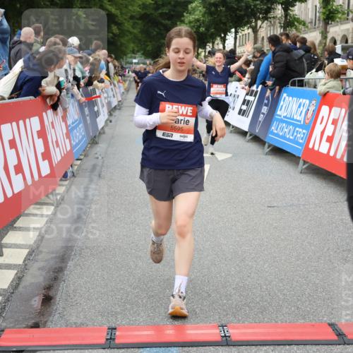 14.06.2026 - REWE Women's Run Strokosch-Dieckow http://msf.ph/oto/9769656 14.06.2026 10:59:10 Ziel 5142, 5376, 5595, 5675, 5703, 5986 meine-sportfotos.de