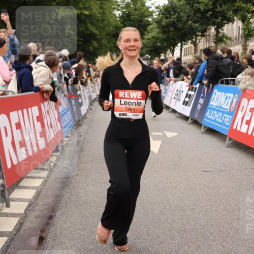 14.06.2026 - REWE Women's Run Strokosch-Dieckow http://msf.ph/oto/9769688 14.06.2026 10:59:09 Ziel 5142, 5226, 5376, 5595, 5675, 5703, 5986 meine-sportfotos.de