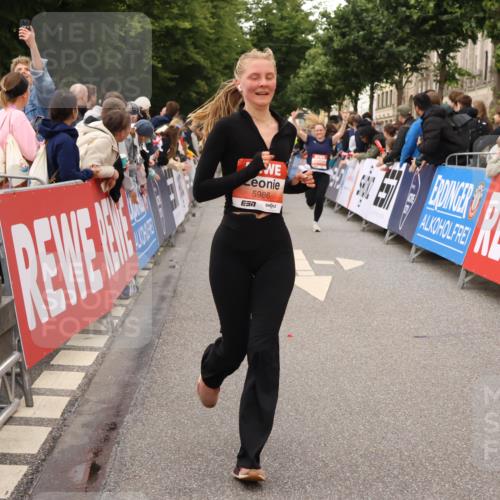 14.06.2026 - REWE Women's Run Strokosch-Dieckow http://msf.ph/oto/9769722 14.06.2026 10:59:09 Ziel 5142, 5226, 5376, 5595, 5675, 5703, 5986 meine-sportfotos.de