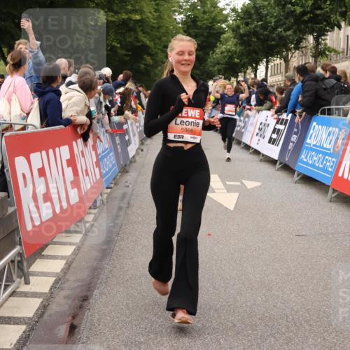 14.06.2026 - REWE Women's Run Strokosch-Dieckow http://msf.ph/oto/9769733 14.06.2026 10:59:09 Ziel 5142, 5226, 5376, 5595, 5675, 5703, 5986 meine-sportfotos.de