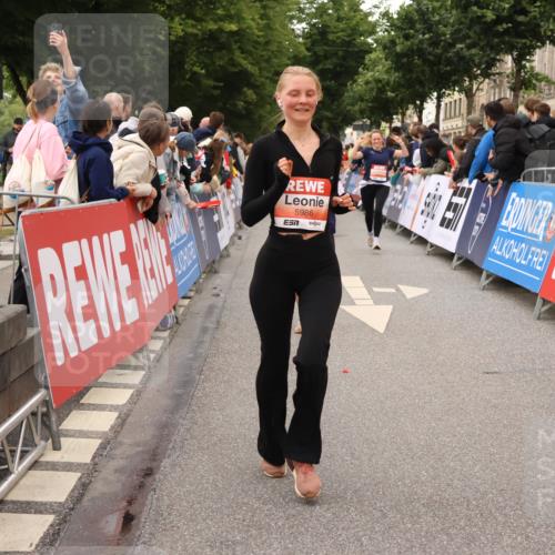 14.06.2026 - REWE Women's Run Strokosch-Dieckow http://msf.ph/oto/9769744 14.06.2026 10:59:09 Ziel 5142, 5226, 5376, 5595, 5675, 5703, 5986 meine-sportfotos.de