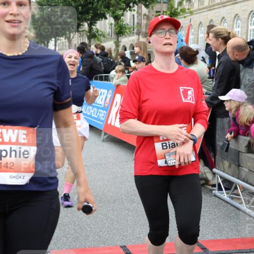 14.06.2026 - REWE Women's Run Strokosch-Dieckow http://msf.ph/oto/9769756 14.06.2026 10:59:05 Ziel 5066, 5067, 5142, 5144, 5154, 5226, 5376, 5703, 5741, 5986 meine-sportfotos.de
