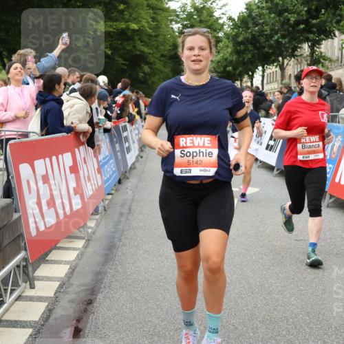 14.06.2026 - REWE Women's Run Strokosch-Dieckow http://msf.ph/oto/9769841 14.06.2026 10:59:04 Ziel 5066, 5067, 5142, 5144, 5154, 5226, 5376, 5703, 5741, 5911 meine-sportfotos.de