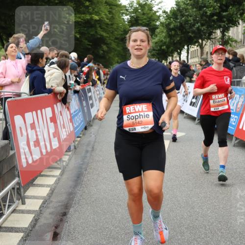 14.06.2026 - REWE Women's Run Strokosch-Dieckow http://msf.ph/oto/9769852 14.06.2026 10:59:04 Ziel 5066, 5067, 5142, 5144, 5154, 5226, 5376, 5703, 5741, 5911 meine-sportfotos.de