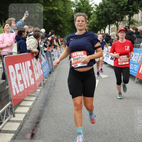 14.06.2026 - REWE Women's Run Strokosch-Dieckow http://msf.ph/oto/9769879 14.06.2026 10:59:03 Ziel 5066, 5067, 5142, 5144, 5154, 5226, 5376, 5402, 5703, 5741, 5911 meine-sportfotos.de
