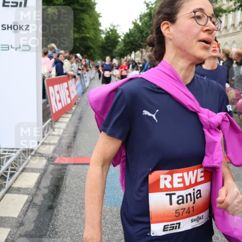 14.06.2026 - REWE Women's Run Strokosch-Dieckow http://msf.ph/oto/9769891 14.06.2026 10:59:01 Ziel 5066, 5067, 5142, 5144, 5154, 5226, 5376, 5402, 5553, 5585, 5616, 5703, 5741, 5766, 5911, 6036 meine-sportfotos.de
